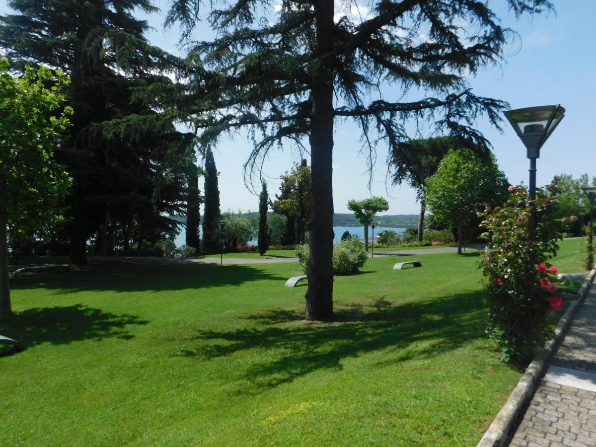 Ferienwohnung Lato Soleggiato @Gardazzurro Padenghe sul Garda Exterior foto